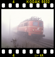 1018.007-3 am 07.04.1987 mit D 520 bei Neumarkt-Kallham.